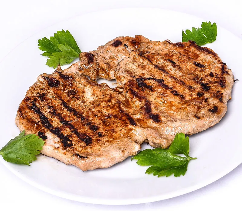 M Cotlet de porc la grătar cu garnitură – 160/200 g